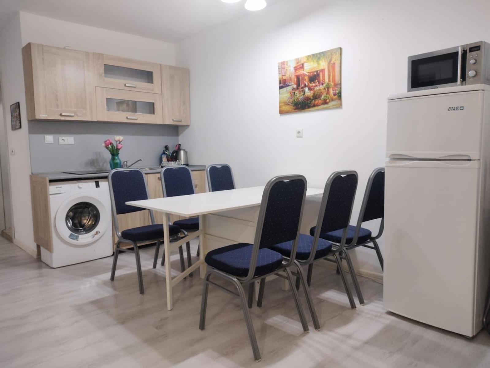 Private Apartment With Parking And Pool Baltsjik Eksteriør bilde