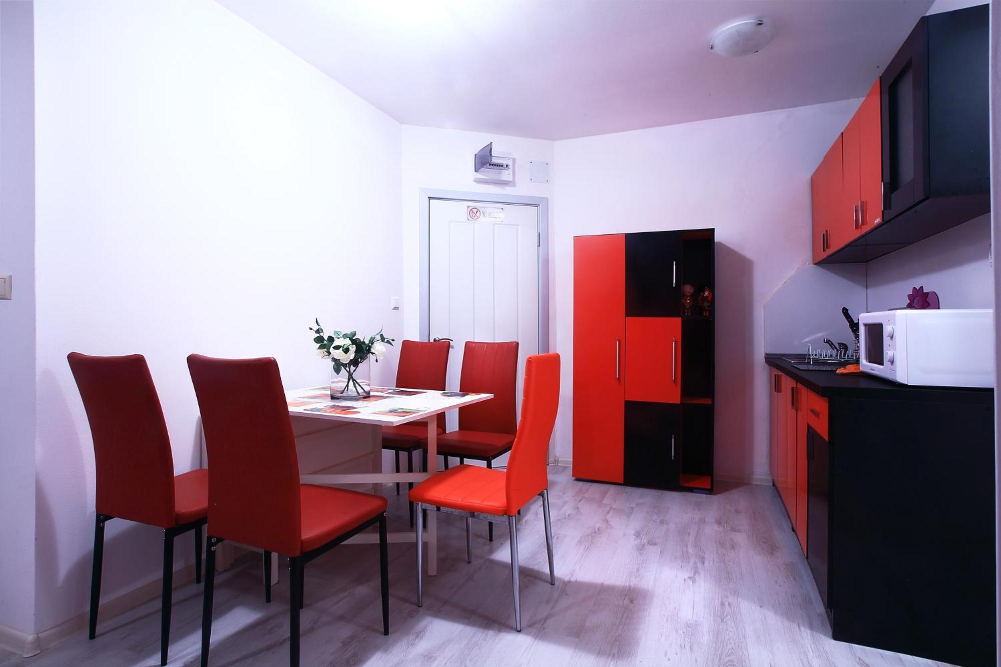 Private Apartment With Parking And Pool Baltsjik Eksteriør bilde