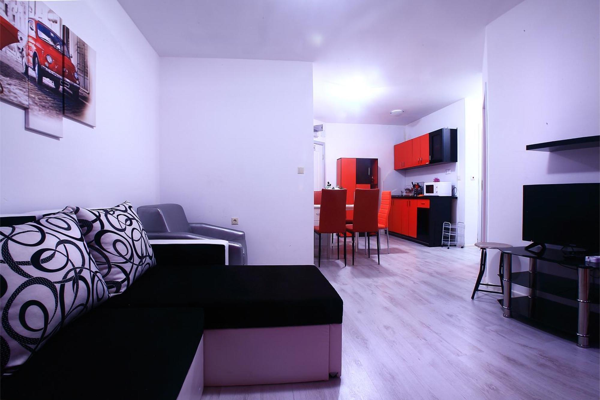 Private Apartment With Parking And Pool Baltsjik Eksteriør bilde