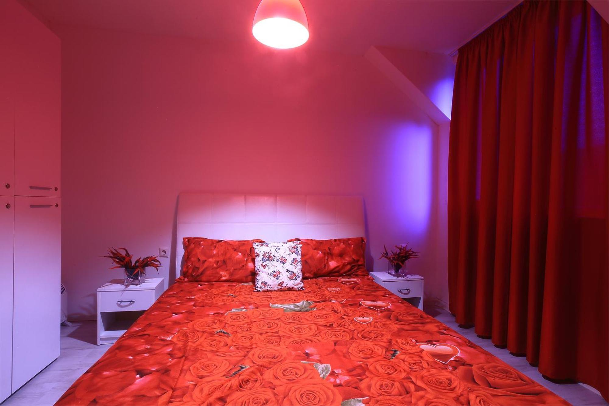 Private Apartment With Parking And Pool Baltsjik Eksteriør bilde