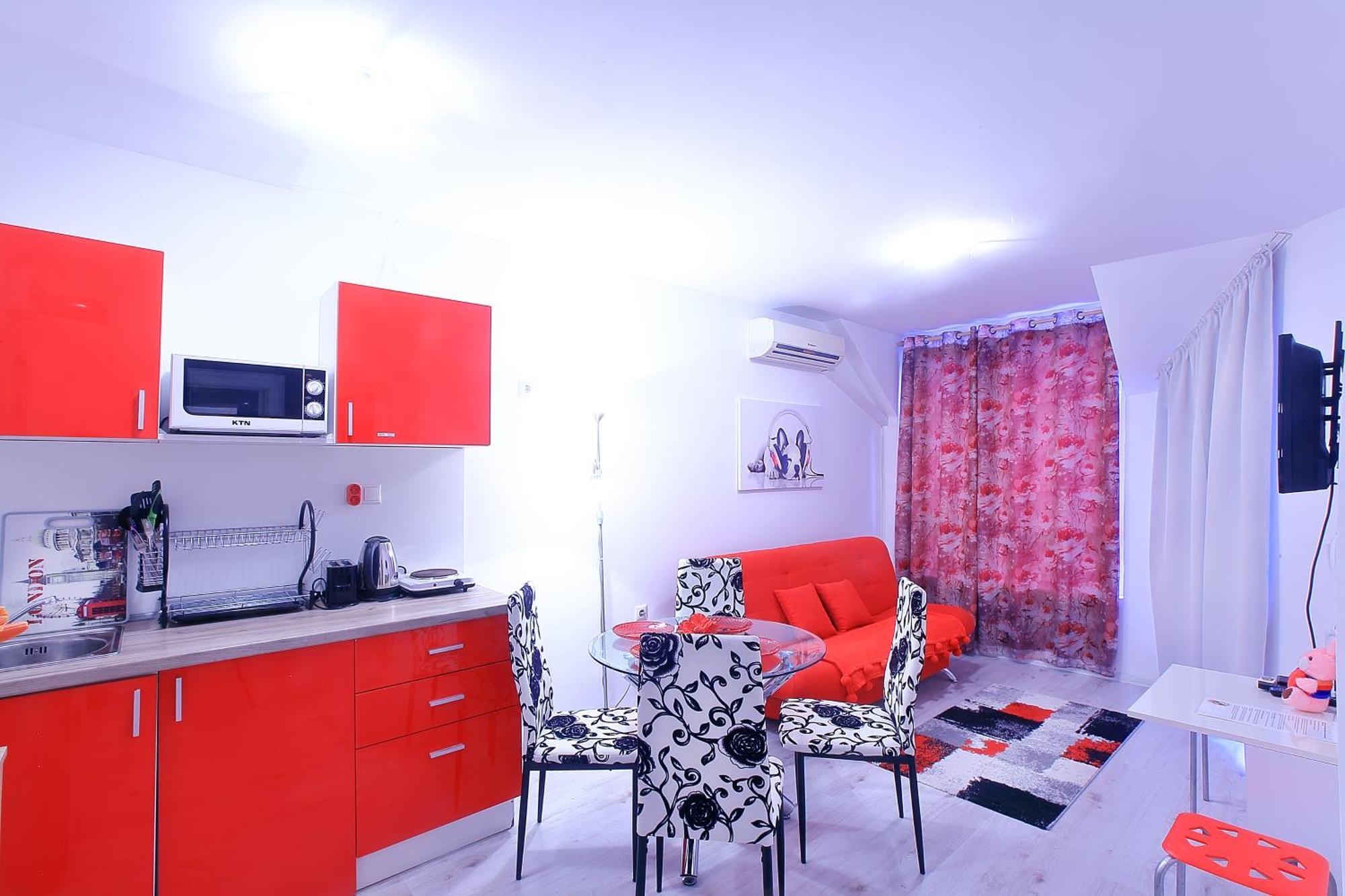 Private Apartment With Parking And Pool Baltsjik Eksteriør bilde