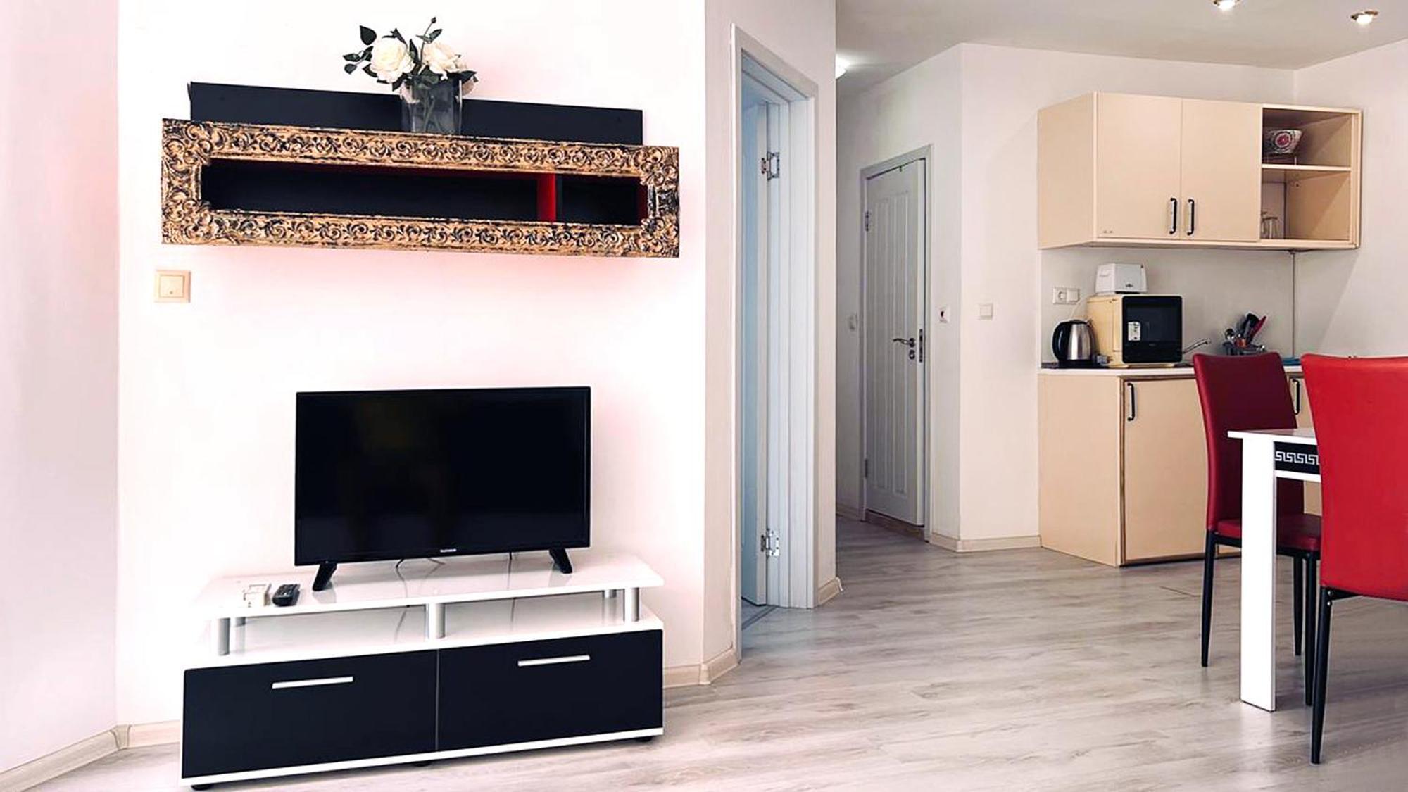 Private Apartment With Parking And Pool Baltsjik Eksteriør bilde