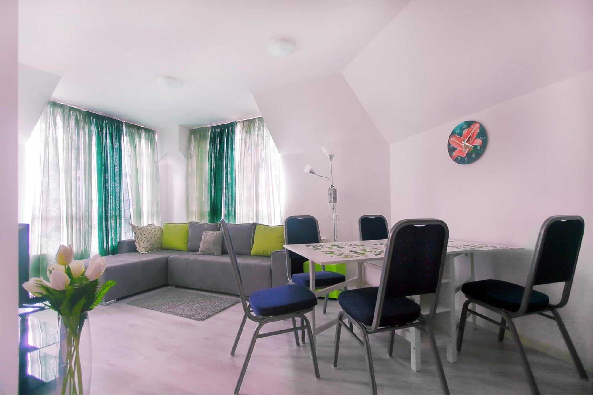 Private Apartment With Parking And Pool Baltsjik Eksteriør bilde