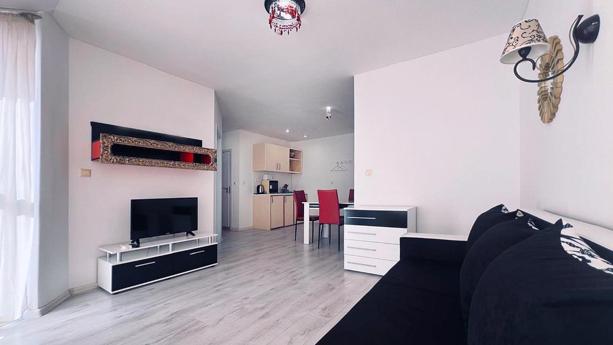 Private Apartment With Parking And Pool Baltsjik Eksteriør bilde