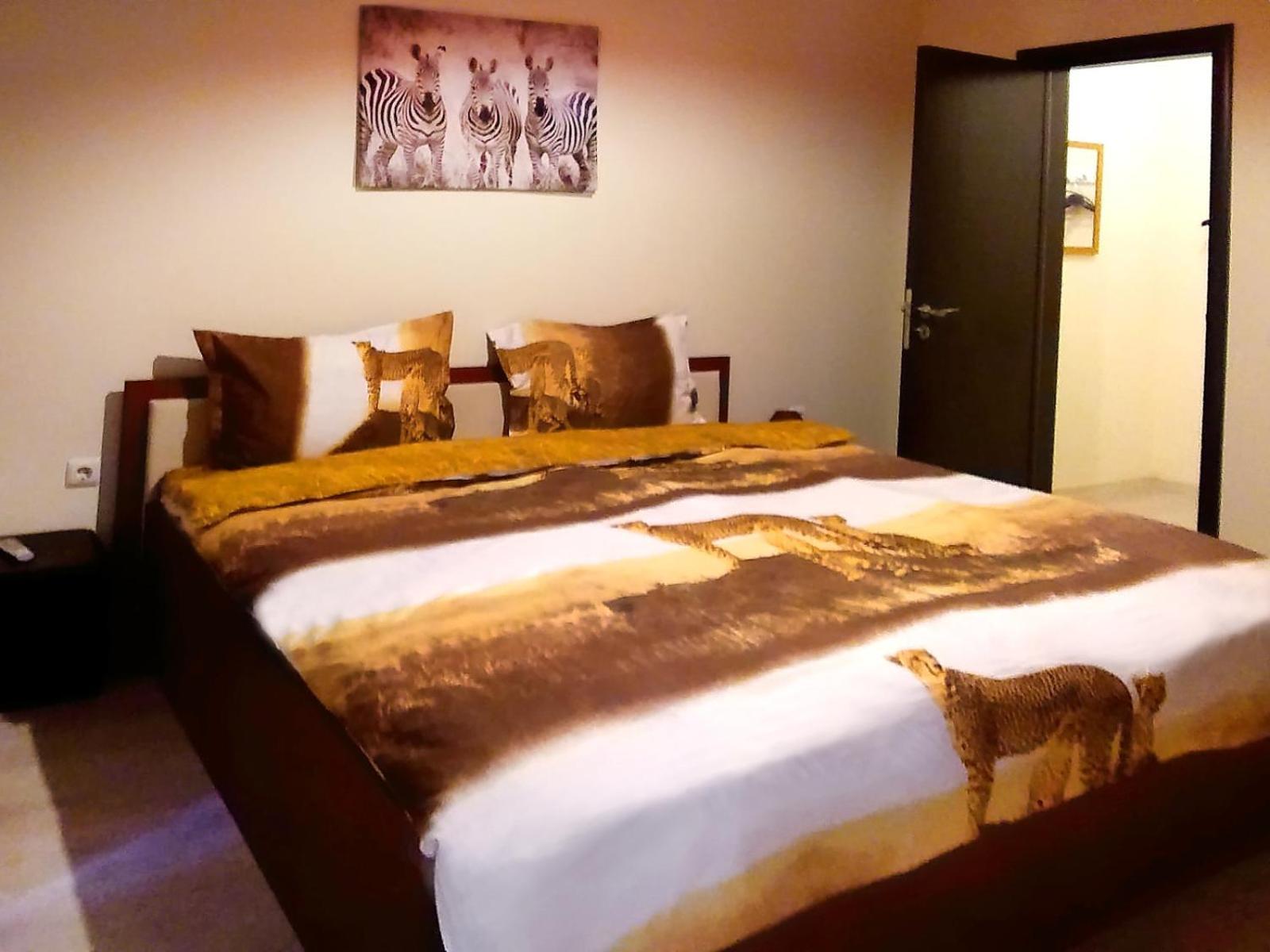 Private Apartment With Parking And Pool Baltsjik Eksteriør bilde