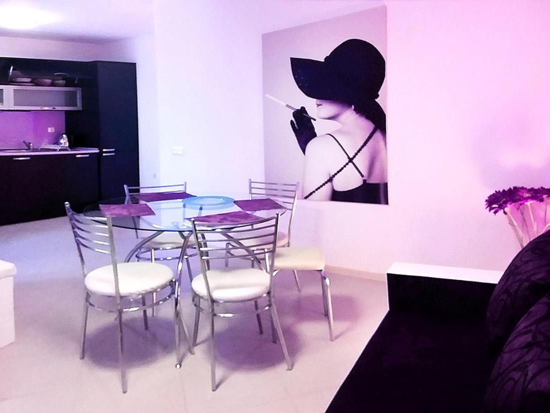 Private Apartment With Parking And Pool Baltsjik Eksteriør bilde