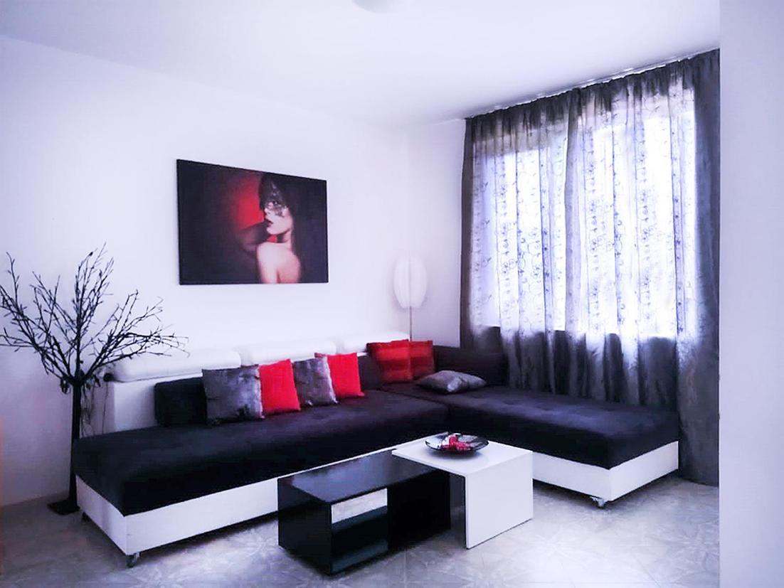Private Apartment With Parking And Pool Baltsjik Eksteriør bilde