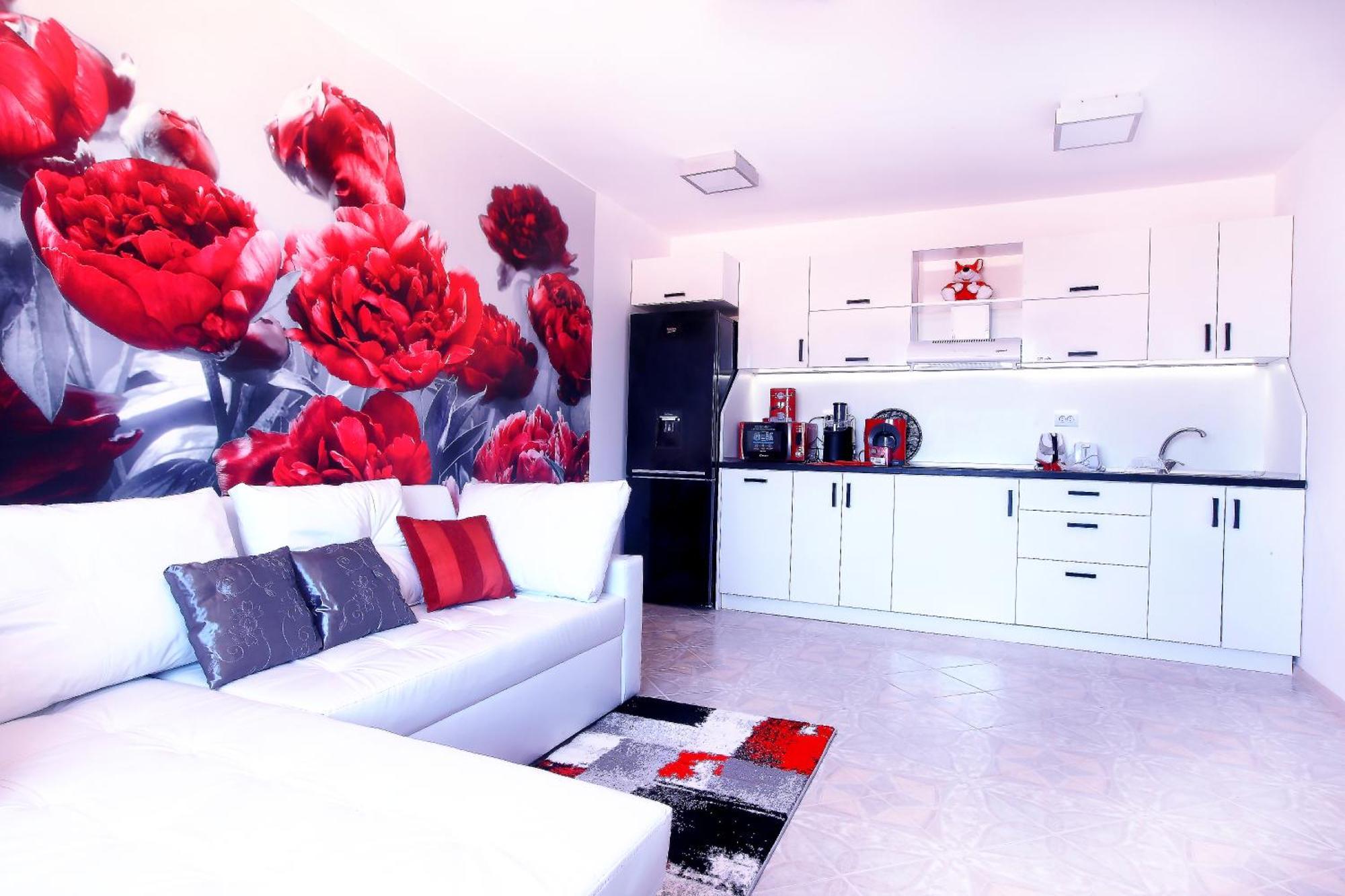 Private Apartment With Parking And Pool Baltsjik Eksteriør bilde