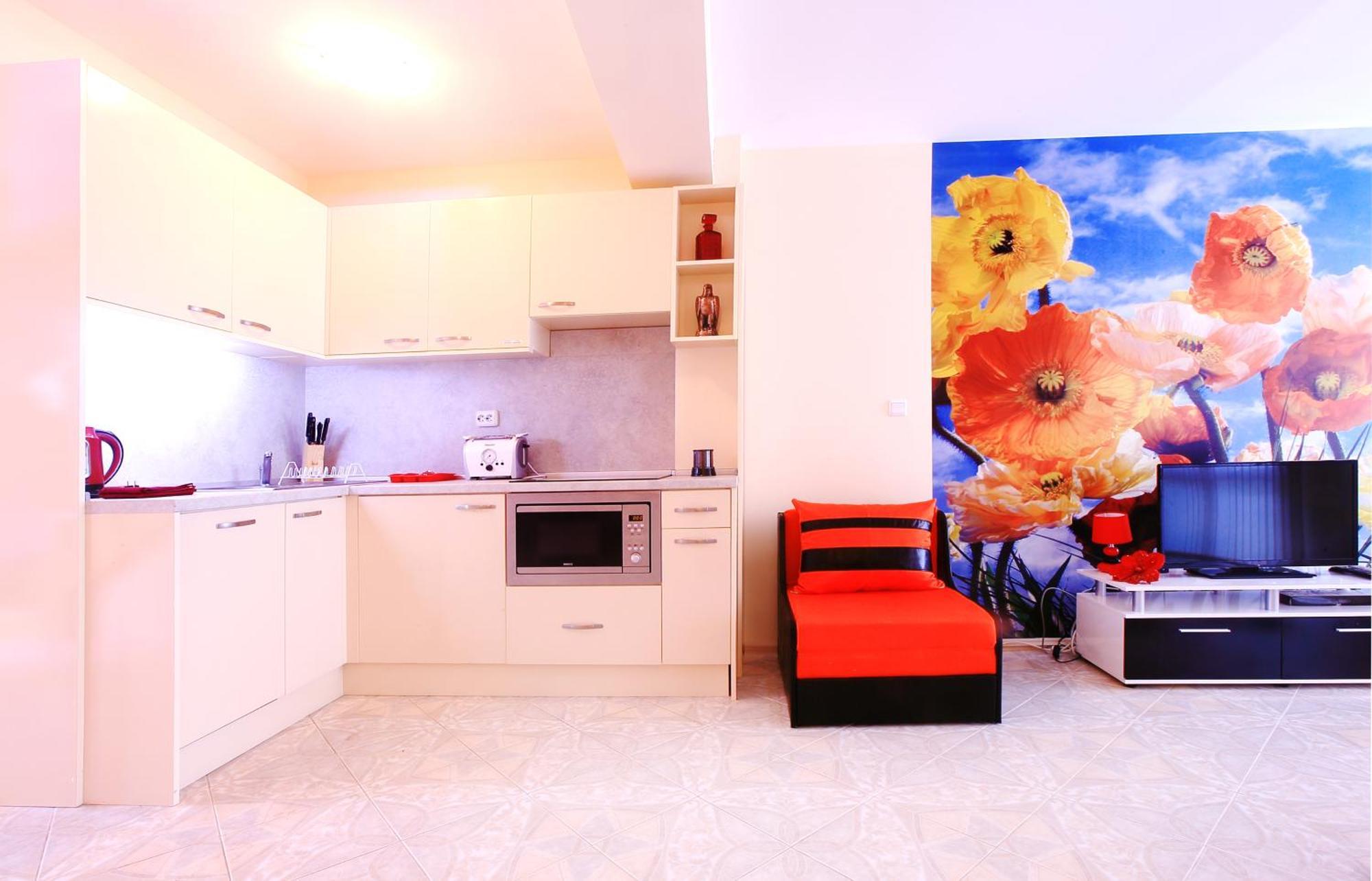 Private Apartment With Parking And Pool Baltsjik Eksteriør bilde