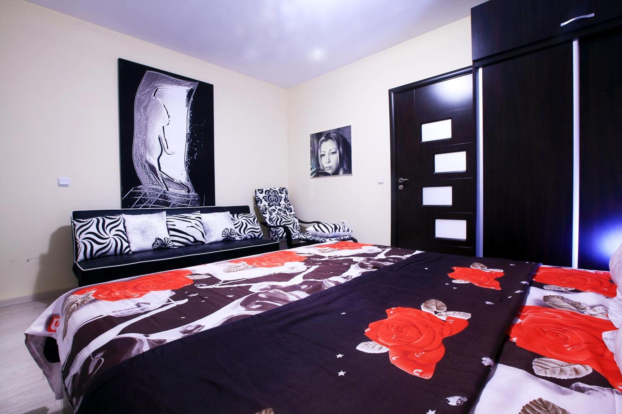 Private Apartment With Parking And Pool Baltsjik Eksteriør bilde