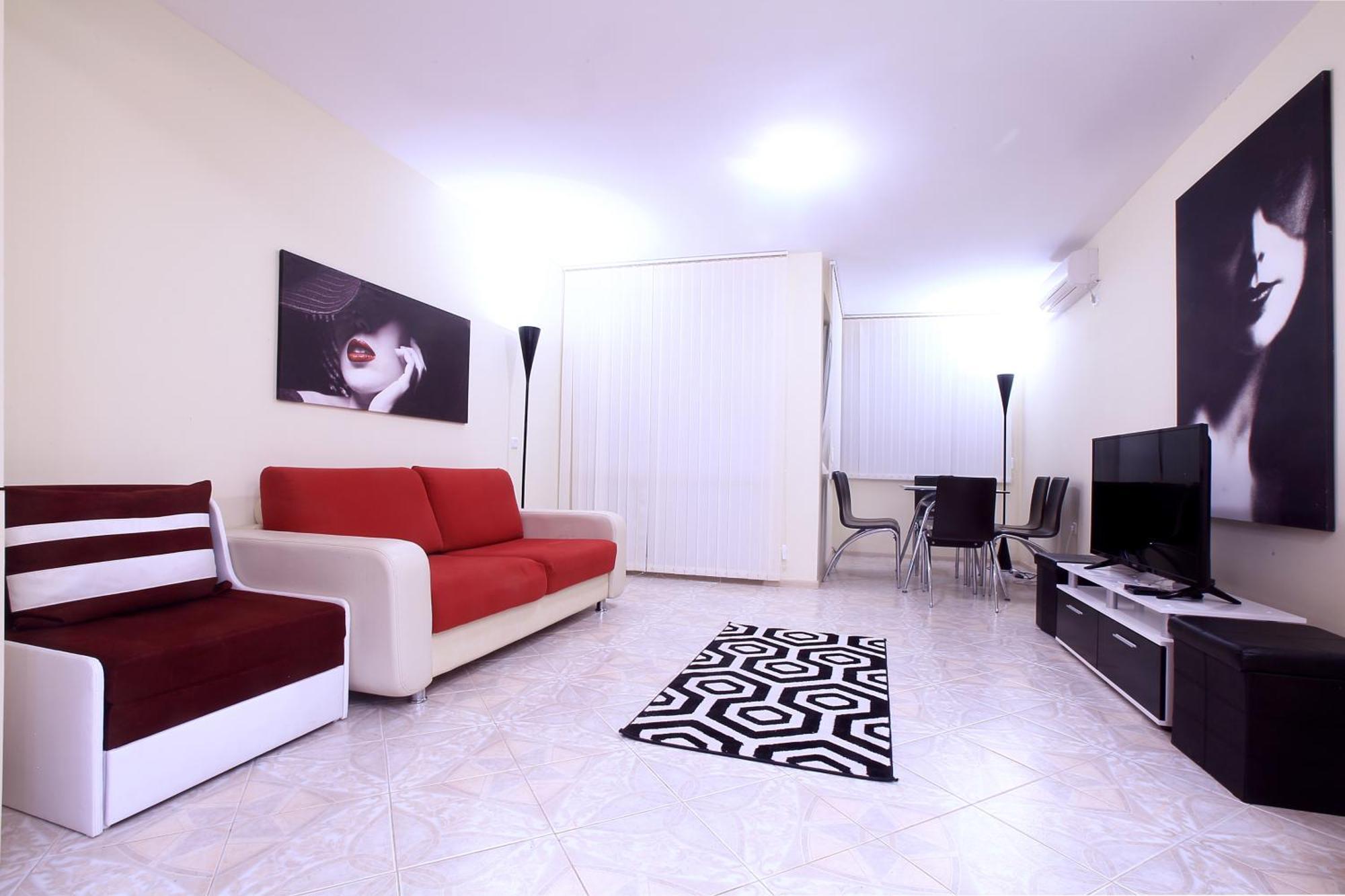 Private Apartment With Parking And Pool Baltsjik Eksteriør bilde