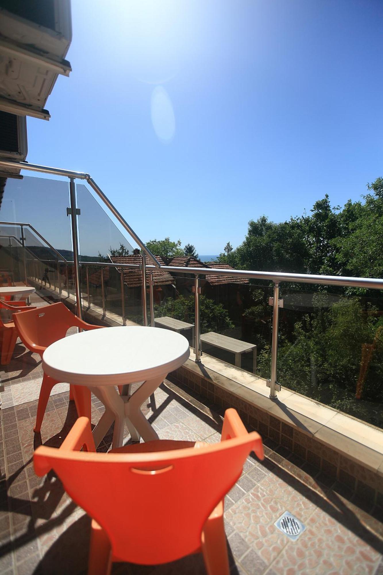 Private Apartment With Parking And Pool Baltsjik Eksteriør bilde