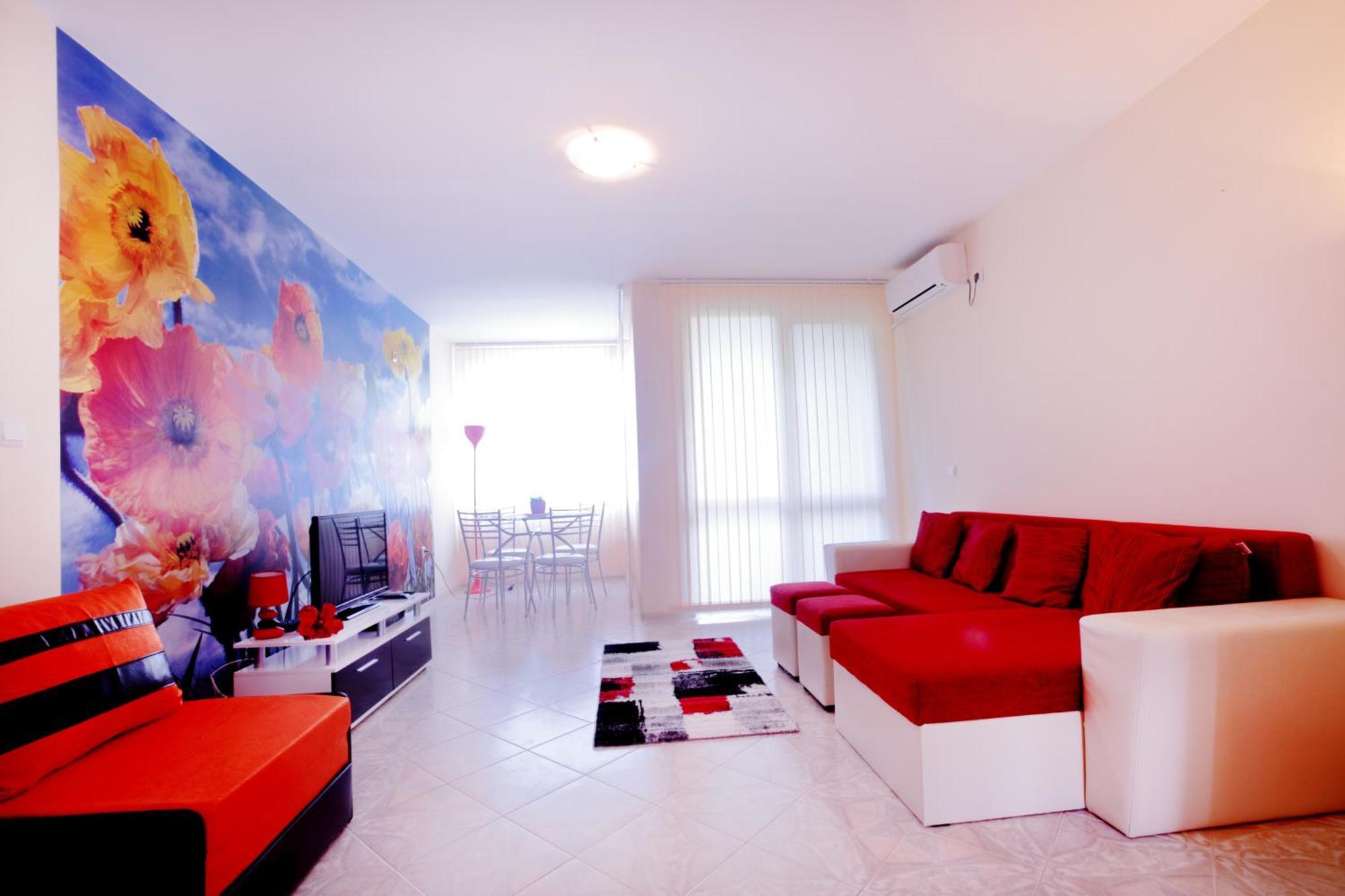 Private Apartment With Parking And Pool Baltsjik Eksteriør bilde